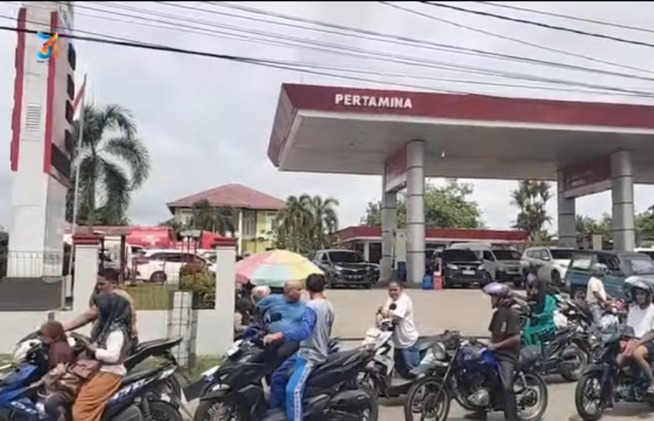 Pemkab Sebut Antrean Panjang di SPBU Bengkalis Bukan karena BBM Langka