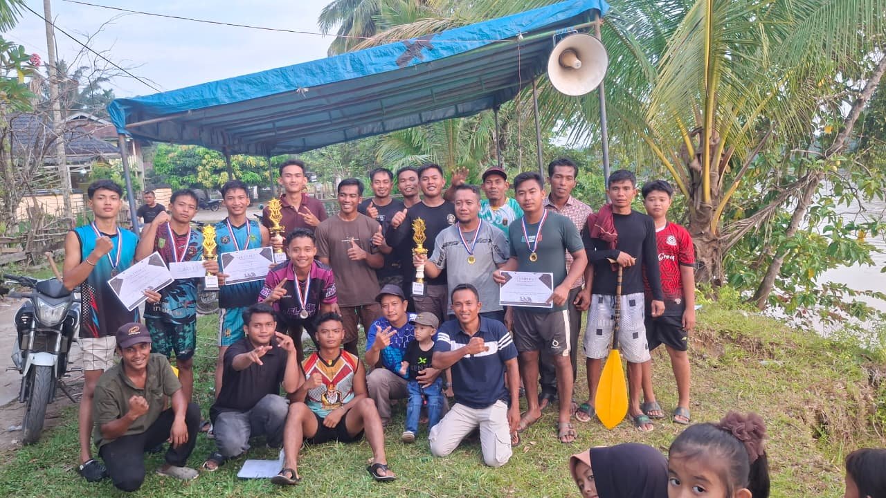 Pemuda Desa Pulau Sangkilo Gelar Kegiatan Pacu Sampan Antar Dusun